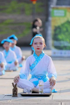 多彩贵州·第十四届中国原生态国际摄影大展 · 风雨断肠人 的图集