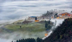 《远眺滑雪场》