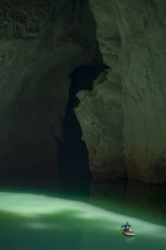 《地下贵州和她的探险家们》