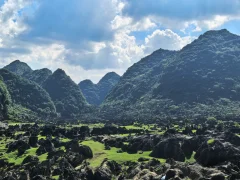 2025多彩贵州·第十八届中国原生态国际摄影大展 · 襟花 的图集