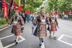 ​2024多彩贵州·第十七届中国原生态国际摄影大展 · 路人悠悠 的图集