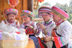 多彩贵州·第十四届中国原生态国际摄影大展 · 红色亚洲 的图集