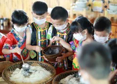 多彩贵州·第十四届中国原生态国际摄影大展 · 大圣归来玩摄影 的图集