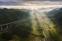 2023多彩贵州·第十六届中国原生态国际摄影大展 · 窗外天空 的图集