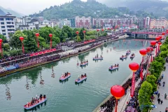 多彩贵州·第十四届中国原生态国际摄影大展 · 冷雨飘扬 的图集