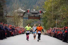 《环雷公山超100公里马拉松》