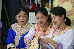 ​2024多彩贵州·第十七届中国原生态国际摄影大展 · 潘邵平 的图集