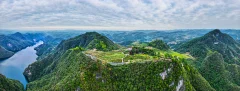 乌江边上的龙蟠山庄