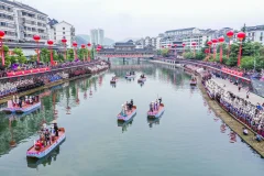 多彩贵州·第十四届中国原生态国际摄影大展 · 冷雨飘扬 的图集