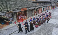 多彩贵州·第十四届中国原生态国际摄影大展 · 冷雨飘扬 的图集