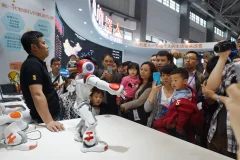 数博会上的小i机器人