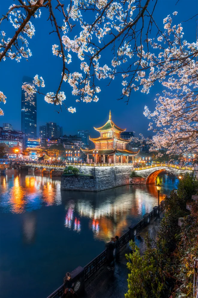 贵阳·南明 甲秀楼-繁花映阁夜生华