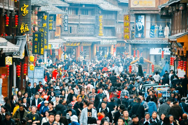 黔东南·黎平 肇兴侗寨侗年街市人流