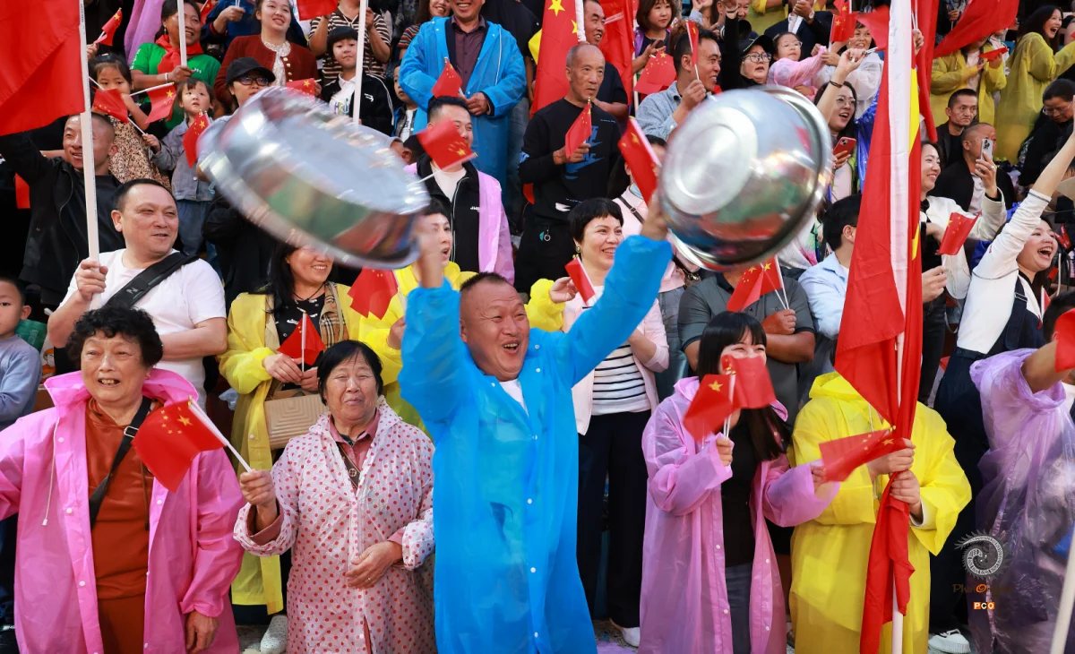 ​2024多彩贵州·第十七届中国原生态国际摄影大展 · 挺拳而立 的图集