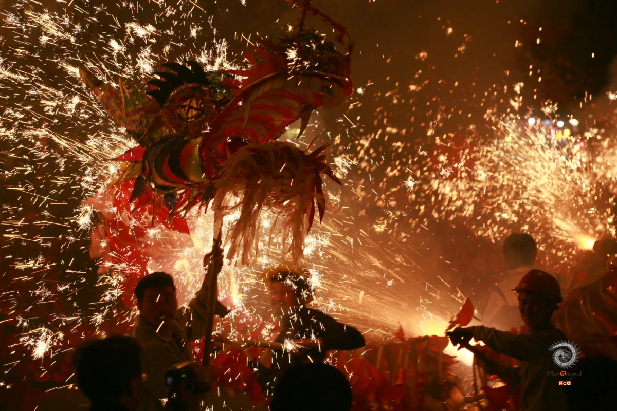 《火龙抬头》