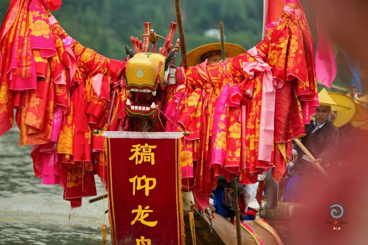 《苗族龙舟—组照》