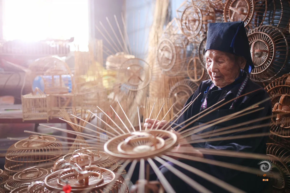 多彩贵州·第十四届中国原生态国际摄影大展 · 冷雨飘扬 的图集