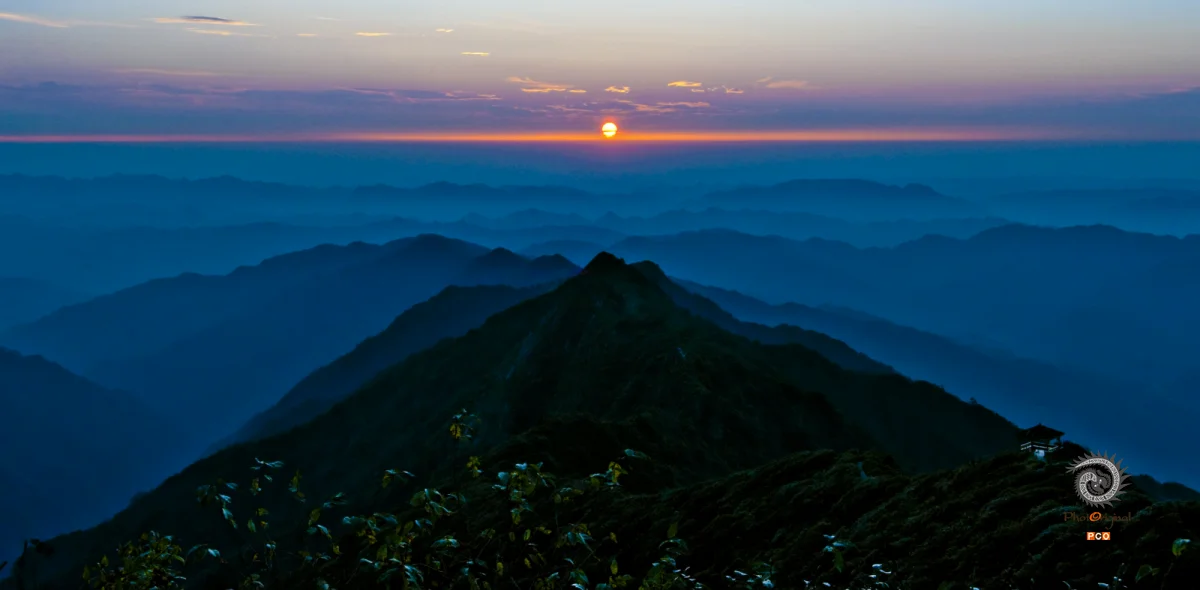梵净山太阳展翅