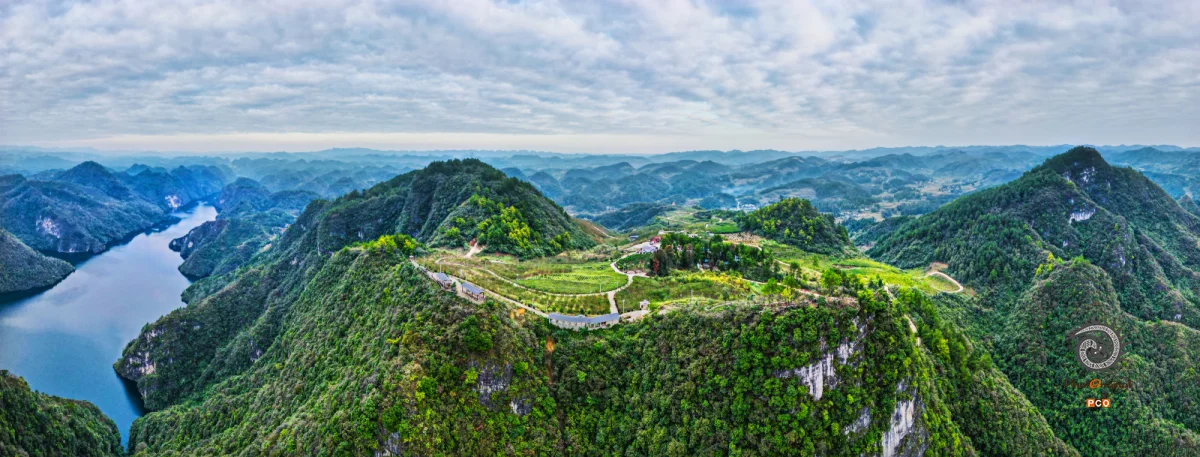 乌江边上的龙蟠山庄